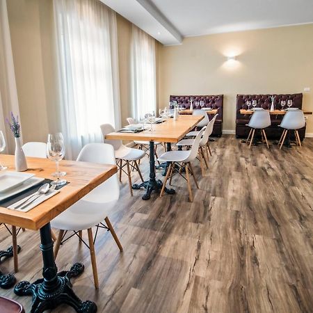 Toscanina Garni Hotel ドブロボ エクステリア 写真