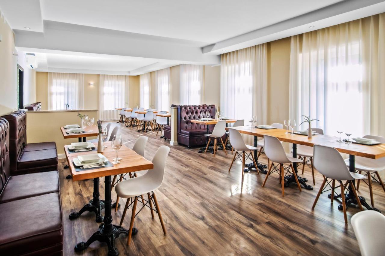 Toscanina Garni Hotel ドブロボ エクステリア 写真