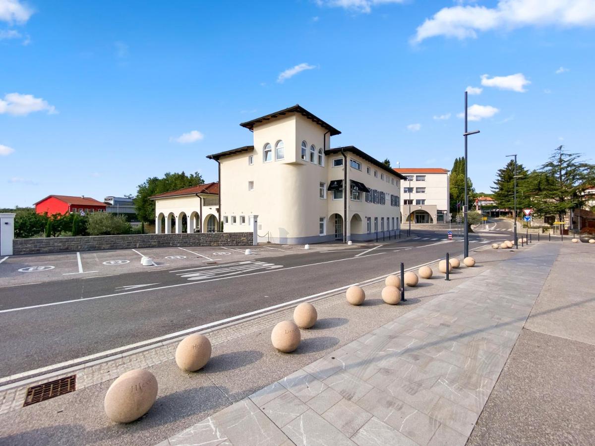 Toscanina Garni Hotel ドブロボ エクステリア 写真