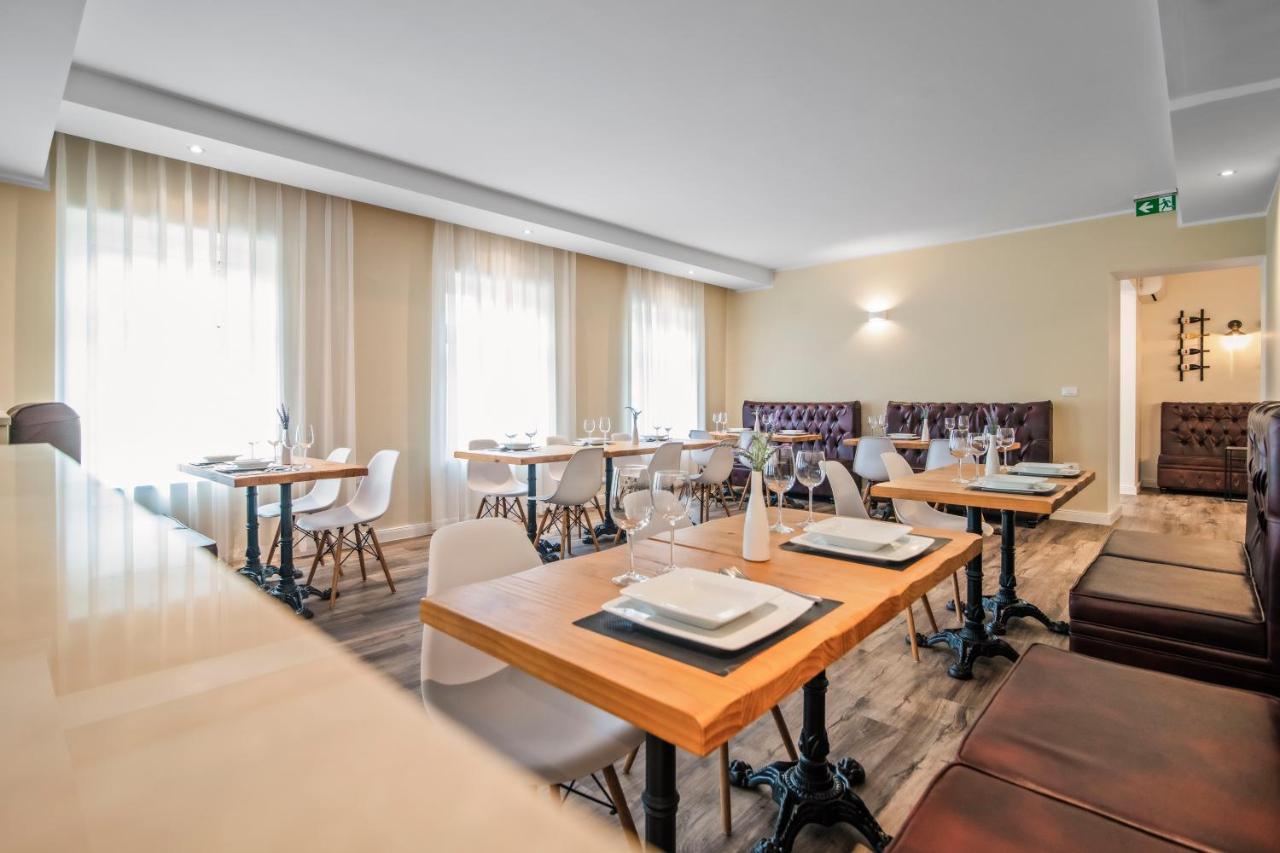 Toscanina Garni Hotel ドブロボ エクステリア 写真