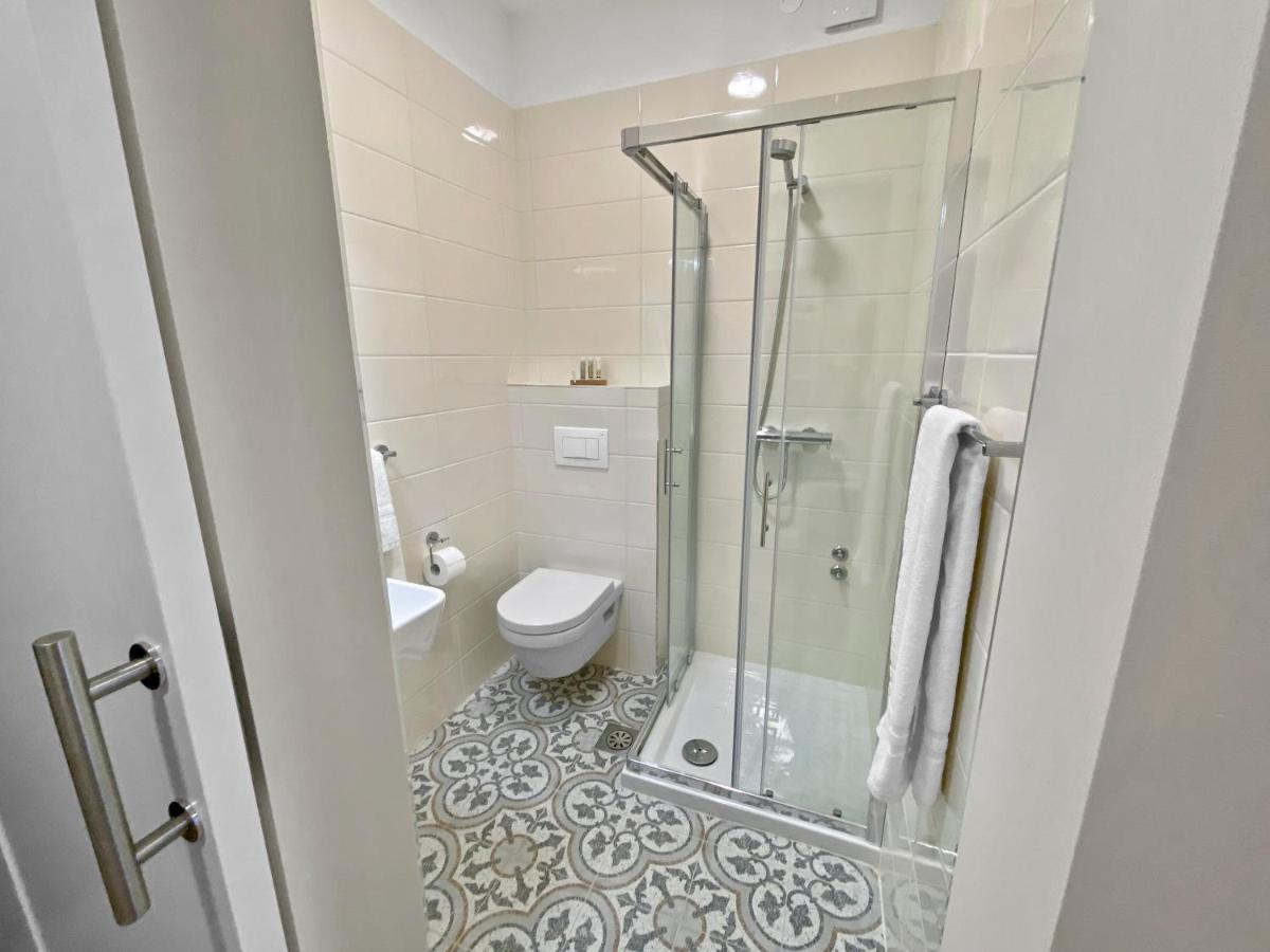 Toscanina Garni Hotel ドブロボ エクステリア 写真