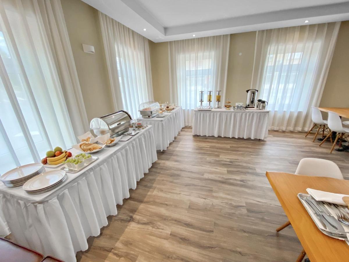 Toscanina Garni Hotel ドブロボ エクステリア 写真