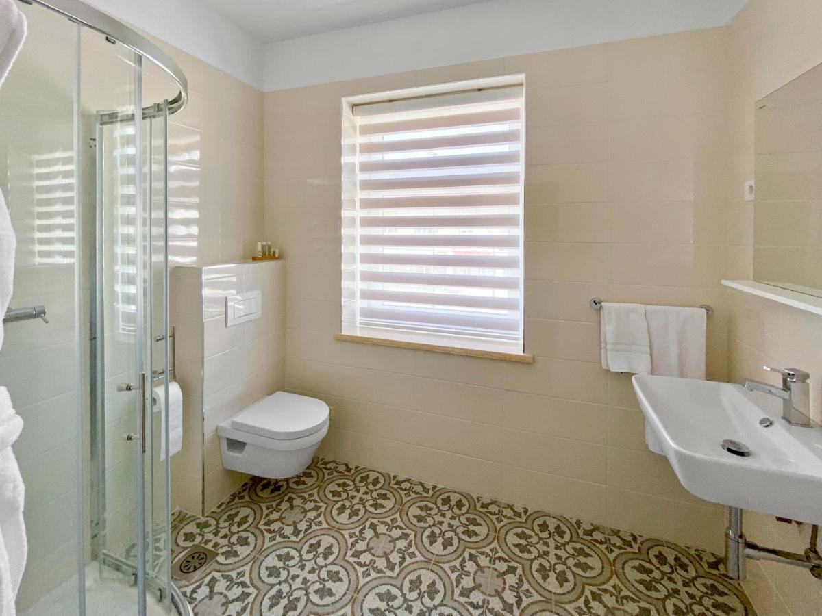 Toscanina Garni Hotel ドブロボ エクステリア 写真